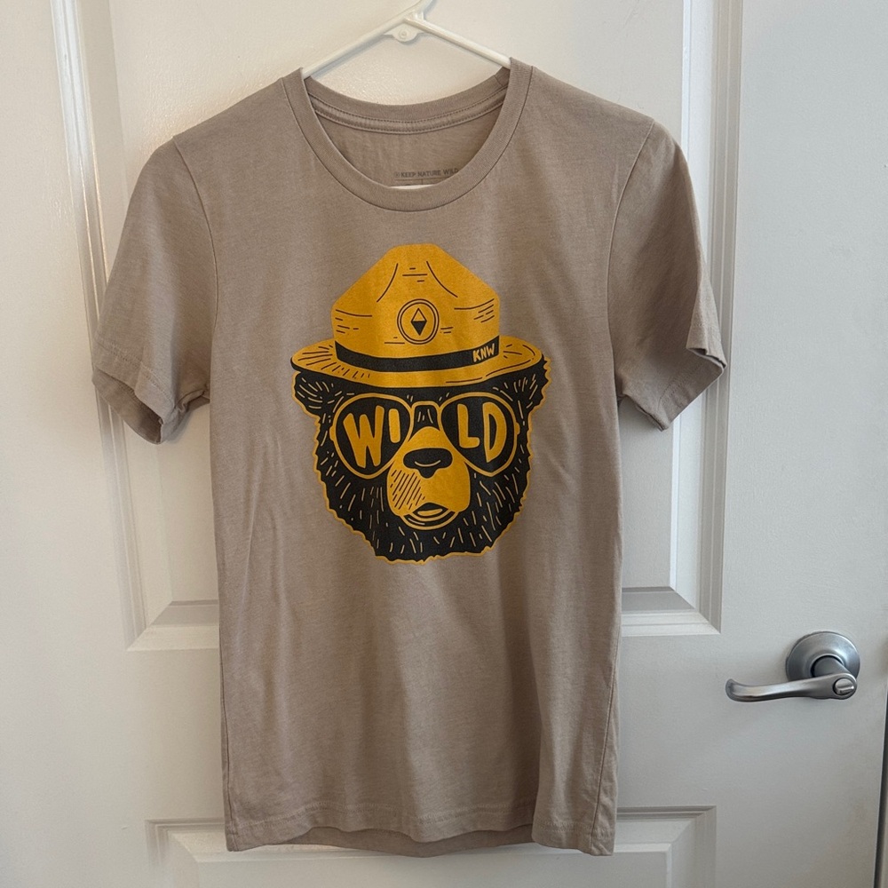 Keep Nature Wild Hiking T-shirt. Bear.